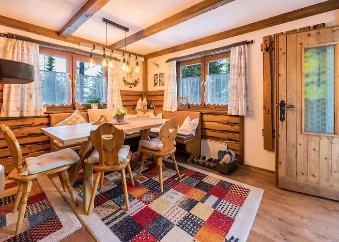 Hochfuegenblick-ski- Und Wanderhuette