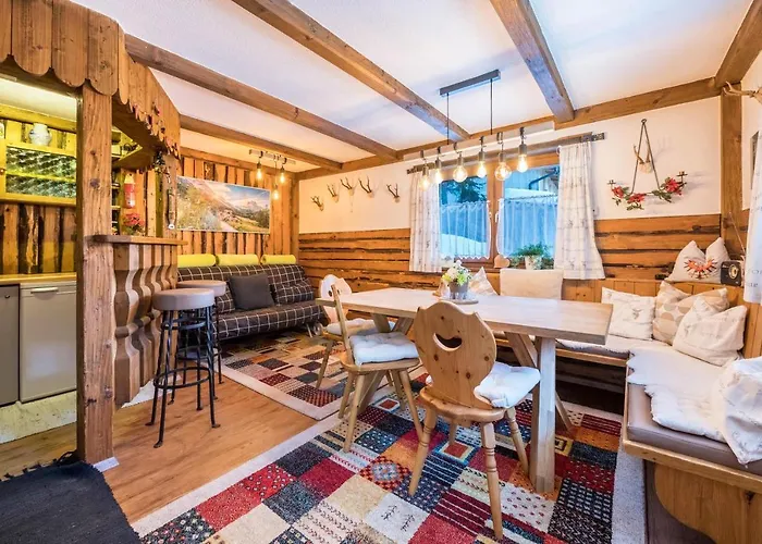 Hochfuegenblick-ski- Und Wanderhuette