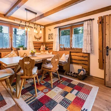 Hochfuegenblick-ski- Und Wanderhuette